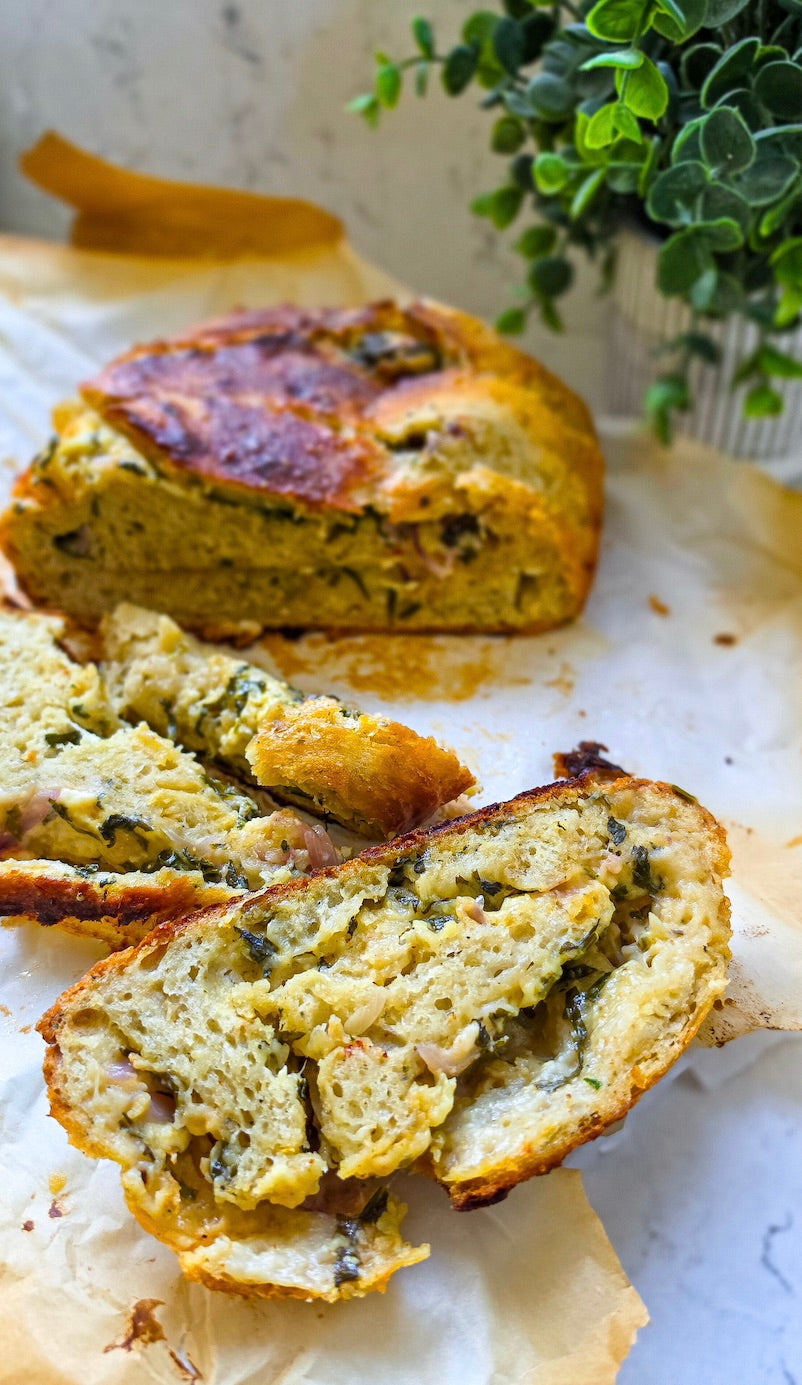 Roasted Garlic Creamy Spinach No-Knead Pizza Bread
