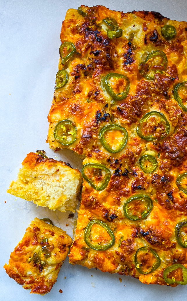 Roasted Garlic Creamy Spinach No-Knead Pizza Bread